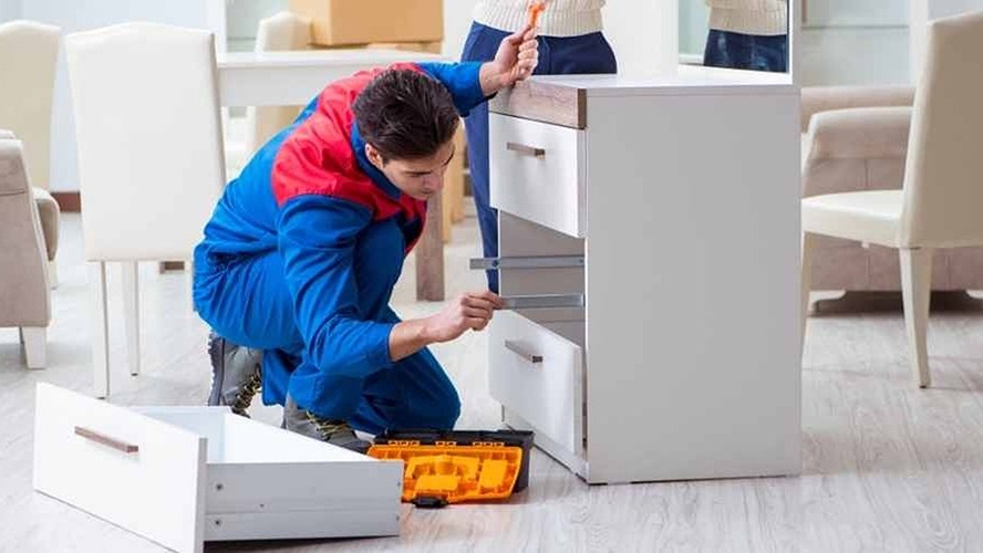 mobilya kurulum elemani